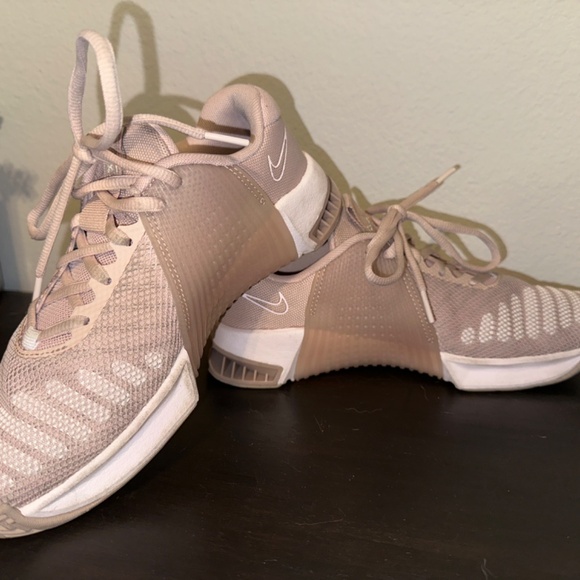 Nike Women’s Macon 9 - Picture 4 of 4